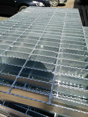 是否機器焊接的格柵板好？